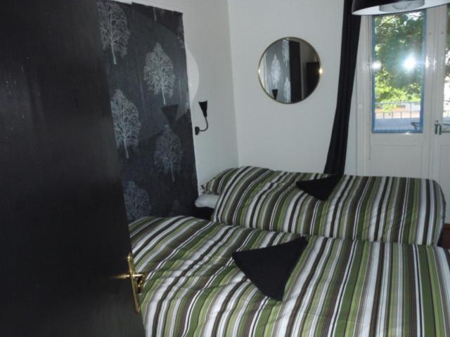 Gustav Bed & Kitchenette Hotel Gothenburg Bagian luar foto