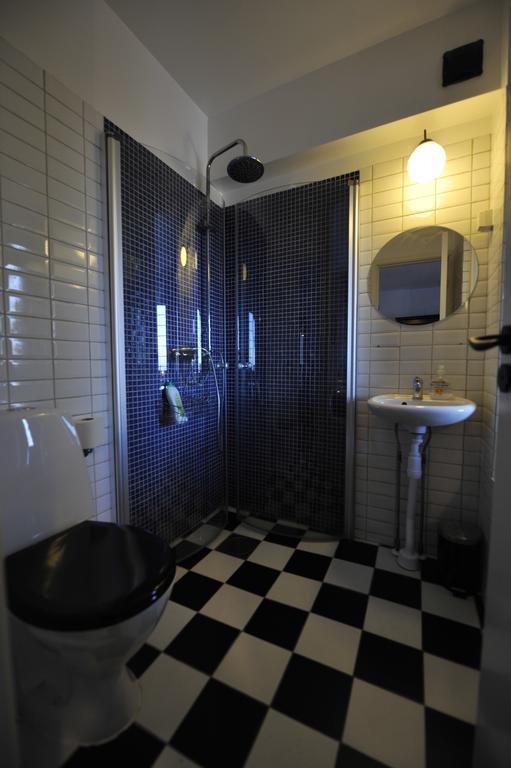 Gustav Bed & Kitchenette Hotel Gothenburg Bagian luar foto